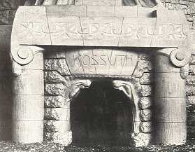 A KOSSUTH-EMLÉKMŰ PÁLYÁZAT<BR>A SPIEGEL, MÁRKUS ÉS KALMÁR-FÉLE MŰ KAPUJA