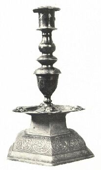 XVI. SZÁZADBELI BRONZ GYERTYATARTO AZ EPERJESI EV. TEMPLOMBAN