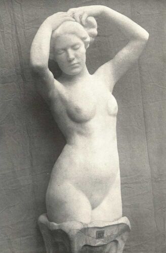 LEÁNYAKT KALMÁR ELZA MÁRVÁNVMŰVE A MŰCSARNOK TAVASZI TÁRLATÁBÓL