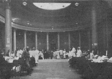 MŰVÉSZETI INTÉZMÉNYEINK A HÁBORÚBAN A MŰCSARNOK SZOBORTERME MINT A HADIKÓRHÁZ EGY RÉSZE