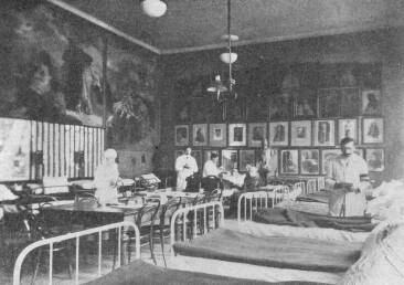 MŰVÉSZETI INTÉZMÉNYEINK A HÁBORÚBAN TISZTI KÓRTEREM A KÉPZŐMŰVÉSZETI FŐISKOLÁBAN